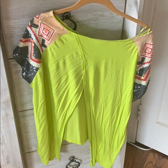 GUESS open back beaded sleeve blouse - Picture 2 of 2